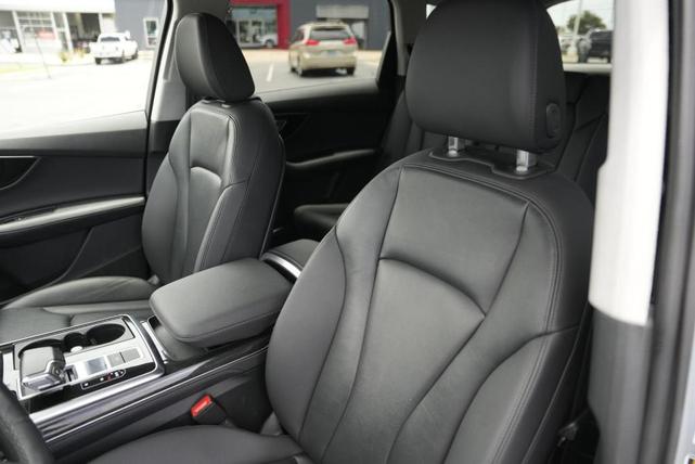 Photo of 2023 Satellite Silver Metallic Audi Q7