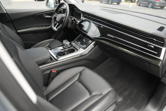 Photo of 2023 Satellite Silver Metallic Audi Q7