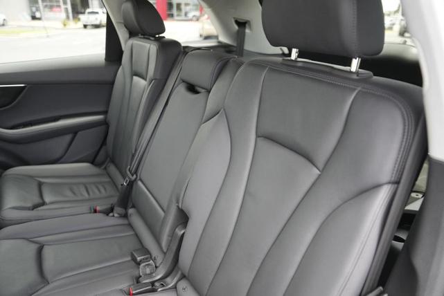 Photo of 2023 Satellite Silver Metallic Audi Q7