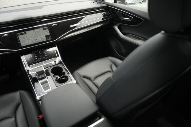 Photo of 2023 Satellite Silver Metallic Audi Q7