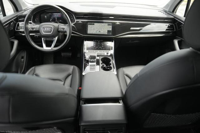 Photo of 2023 Satellite Silver Metallic Audi Q7