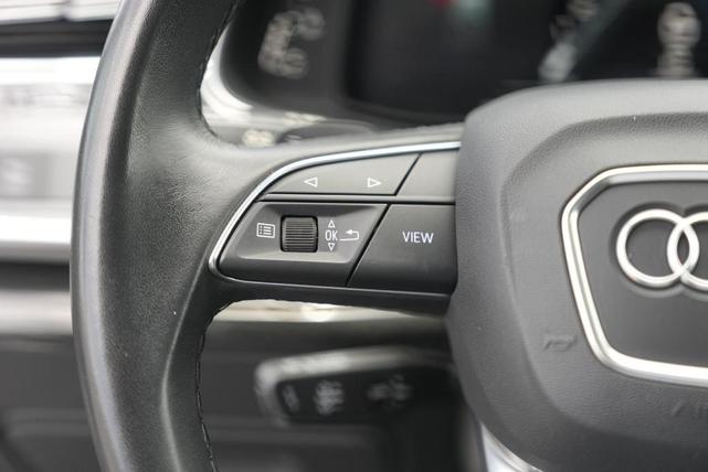 Photo of 2023 Satellite Silver Metallic Audi Q7