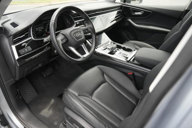 Photo of 2023 Satellite Silver Metallic Audi Q7
