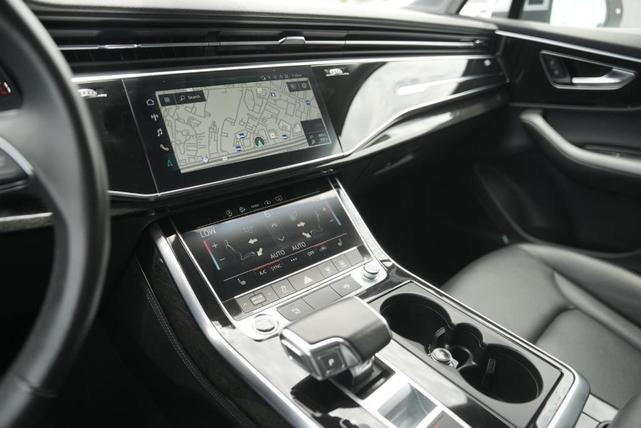 Photo of 2023 Satellite Silver Metallic Audi Q7