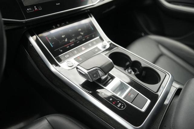 Photo of 2023 Satellite Silver Metallic Audi Q7