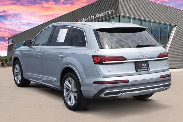 Photo of 2023 Satellite Silver Metallic Audi Q7