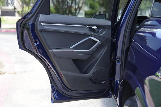 Photo of 2025 Navarra Blue Metallic Audi Q3