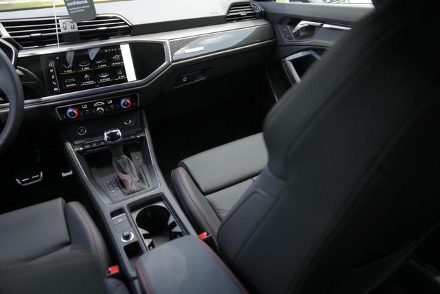Photo of 2025 Navarra Blue Metallic Audi Q3
