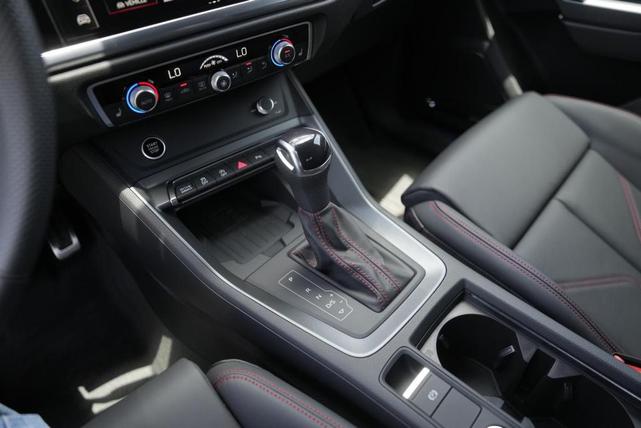 Photo of 2025 Navarra Blue Metallic Audi Q3