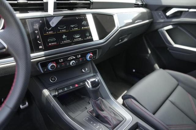 Photo of 2025 Navarra Blue Metallic Audi Q3
