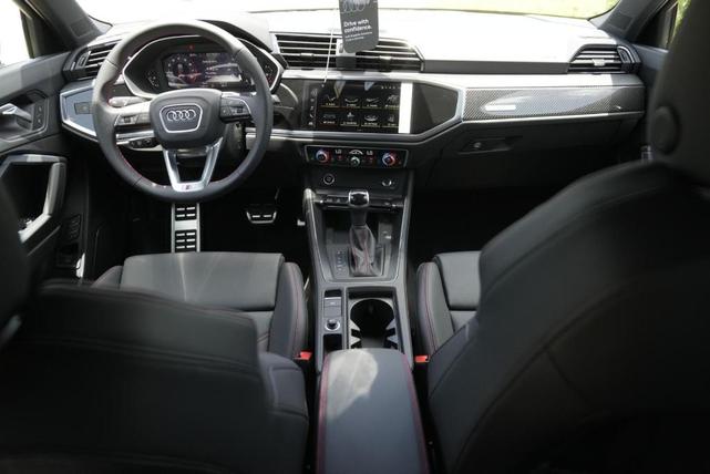 Photo of 2025 Navarra Blue Metallic Audi Q3