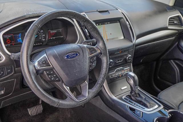 Photo of 2017 White Platinum Tri-Coat Metallic Ford Edge