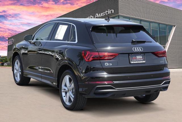 Photo of 2024 Mythos Black Metallic Audi Q3