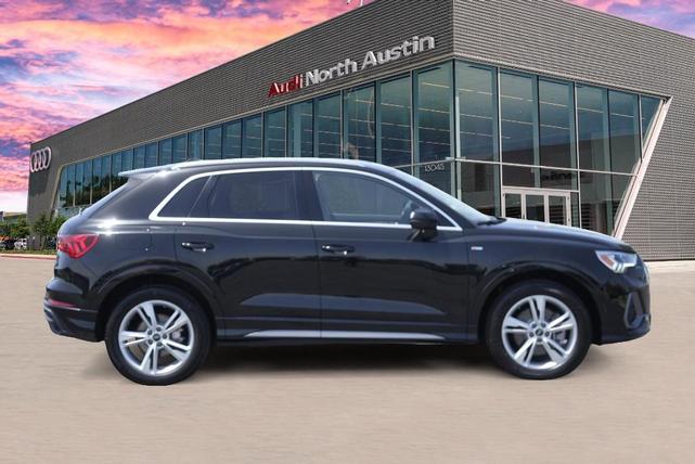 Photo of 2024 Mythos Black Metallic Audi Q3