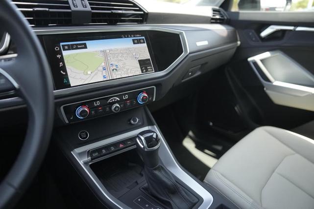 Photo of 2024 Mythos Black Metallic Audi Q3