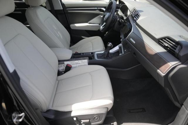 Photo of 2024 Mythos Black Metallic Audi Q3