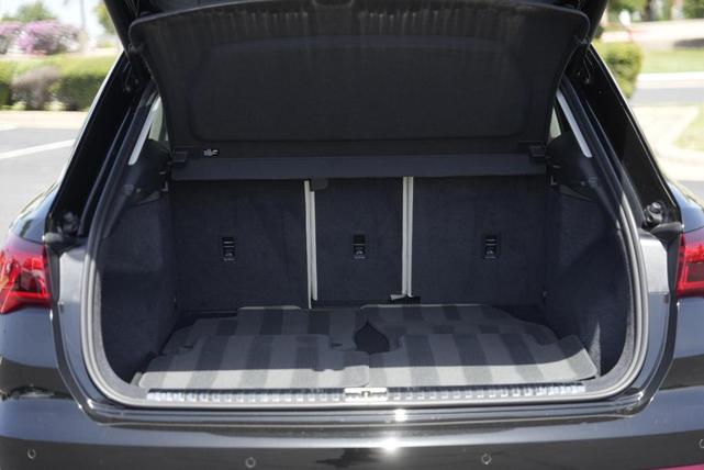 Photo of 2024 Mythos Black Metallic Audi Q3