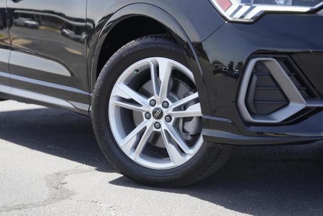 Photo of 2024 Mythos Black Metallic Audi Q3