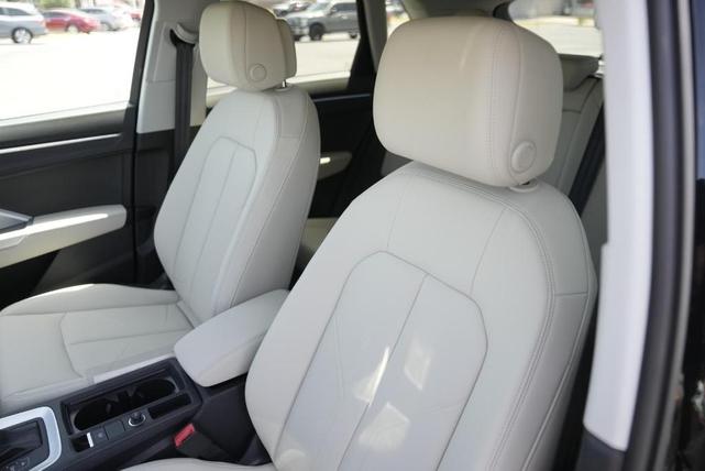 Photo of 2024 Mythos Black Metallic Audi Q3