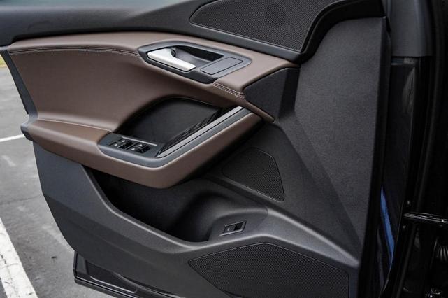 Photo of 2025 Manhattan Gray Metallic Audi Q6 e-tron