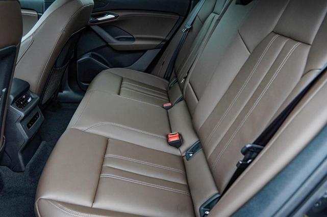 Photo of 2025 Manhattan Gray Metallic Audi Q6 e-tron
