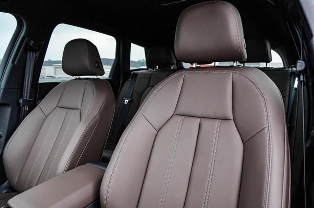Photo of 2025 Manhattan Gray Metallic Audi Q6 e-tron