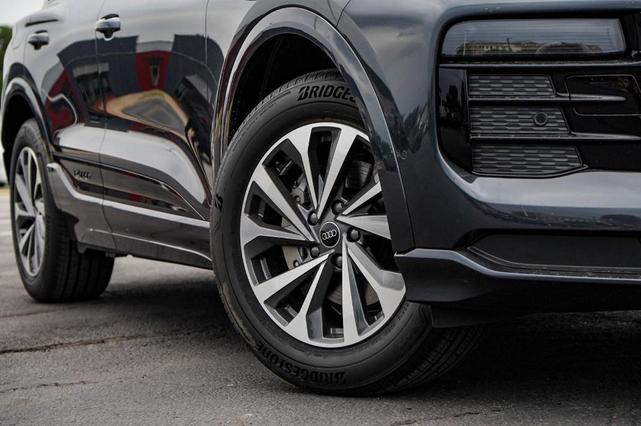 Photo of 2025 Manhattan Gray Metallic Audi Q6 e-tron