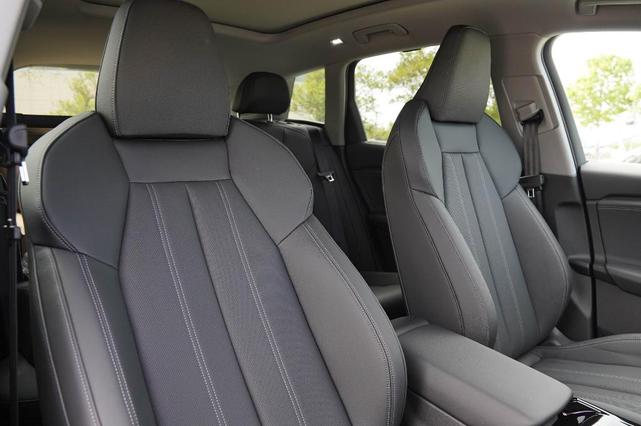 Photo of 2025 Mythos Black Metallic Audi Q6 e-tron