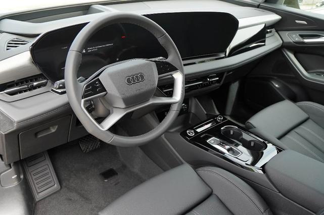 Photo of 2025 Mythos Black Metallic Audi Q6 e-tron