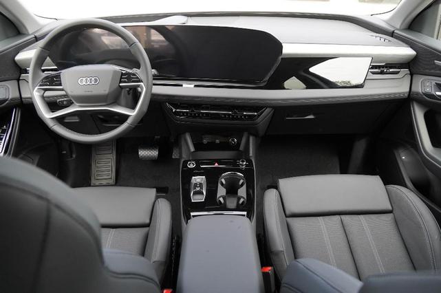 Photo of 2025 Mythos Black Metallic Audi Q6 e-tron