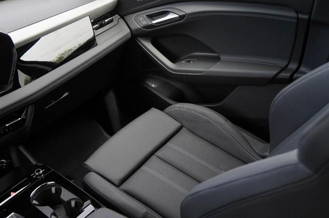Photo of 2025 Mythos Black Metallic Audi Q6 e-tron