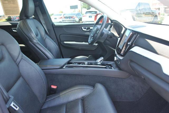 Photo of 2022 Fusion Red Volvo XC60