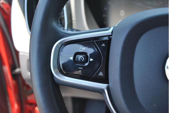 Photo of 2022 Fusion Red Volvo XC60