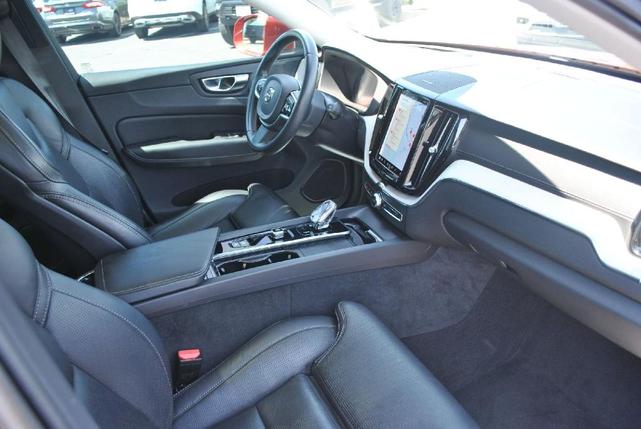 Photo of 2022 Fusion Red Volvo XC60