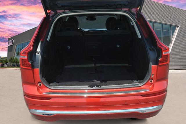 Photo of 2022 Fusion Red Volvo XC60