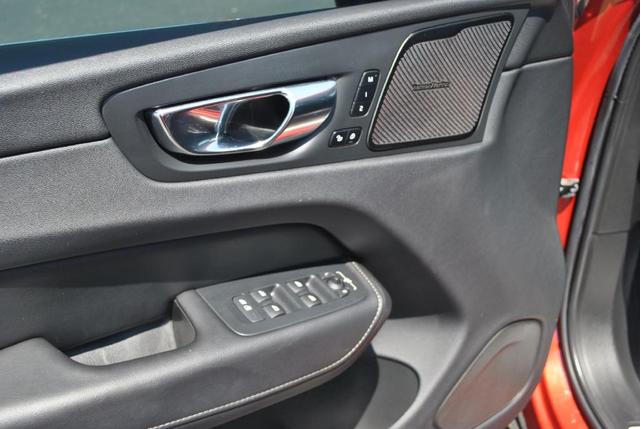Photo of 2022 Fusion Red Volvo XC60