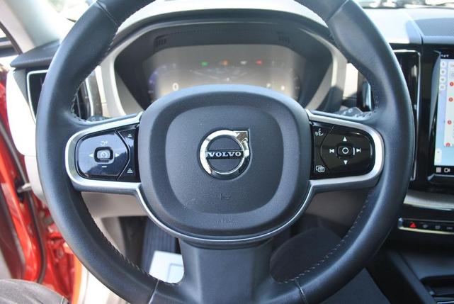 Photo of 2022 Fusion Red Volvo XC60