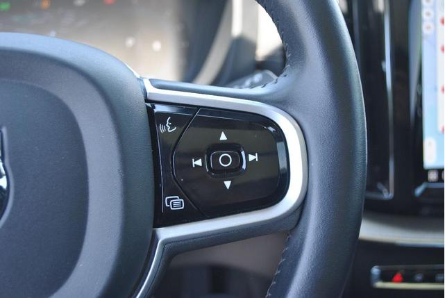 Photo of 2022 Fusion Red Volvo XC60