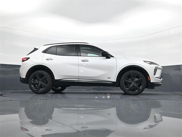Photo of 2025 White Frost Tricoat Buick Envision
