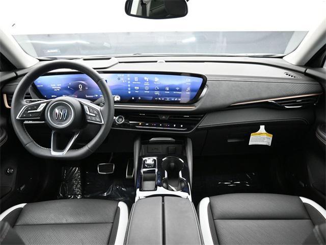 Photo of 2025 White Frost Tricoat Buick Envision