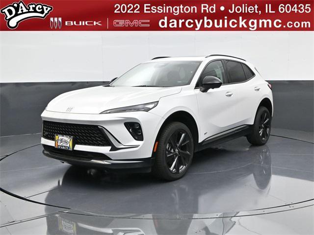 Photo of 2025 White Frost Tricoat Buick Envision