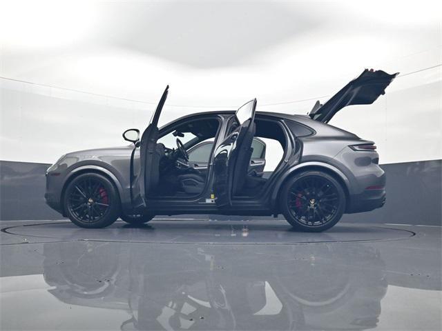 Photo of 2024 Quartzite Grey Metallic Porsche Cayenne