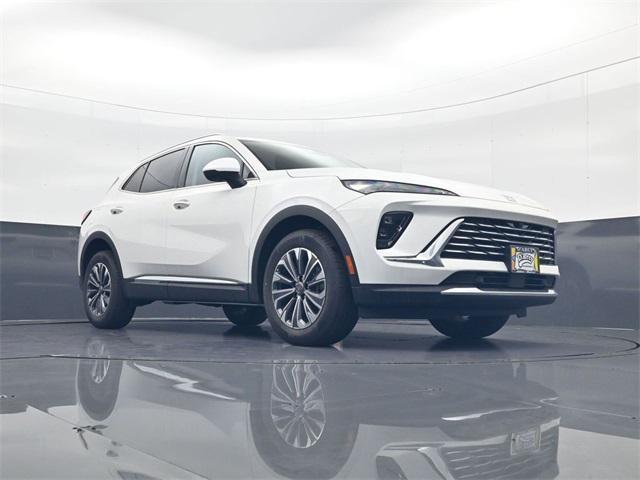 Photo of 2025 Summit White Buick Envision