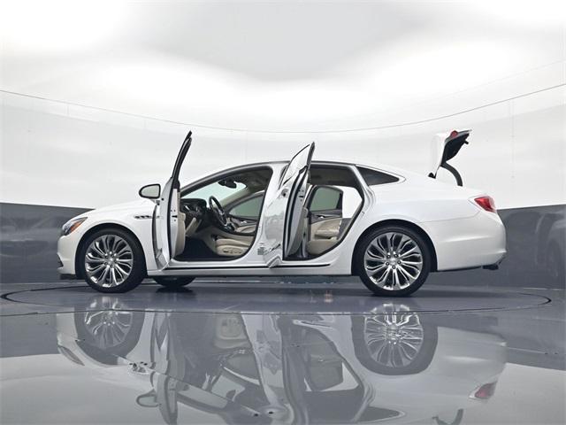 Photo of 2017 White Frost Tricoat Buick LaCrosse
