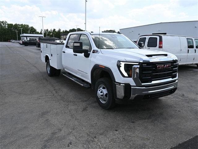 Photo of 2025 Summit White GMC Sierra 3500