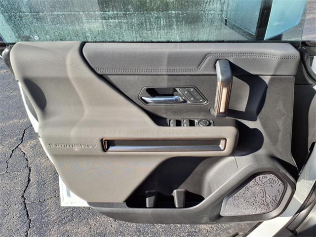 Photo of 2025 Interstellar White GMC HUMMER EV Pickup