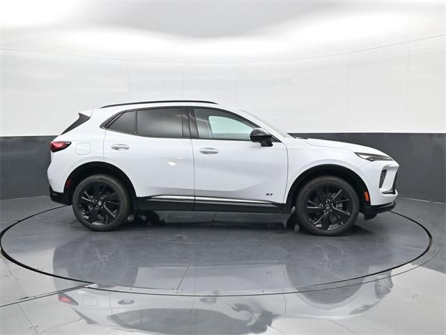 Photo of 2025 Iridescent White Tricoat Buick Envision