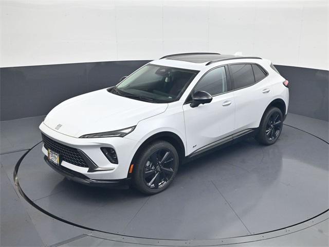 Photo of 2025 Iridescent White Tricoat Buick Envision