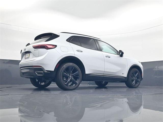 Photo of 2025 Iridescent White Tricoat Buick Envision