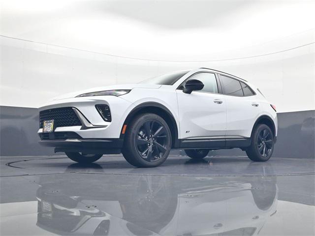 Photo of 2025 Iridescent White Tricoat Buick Envision